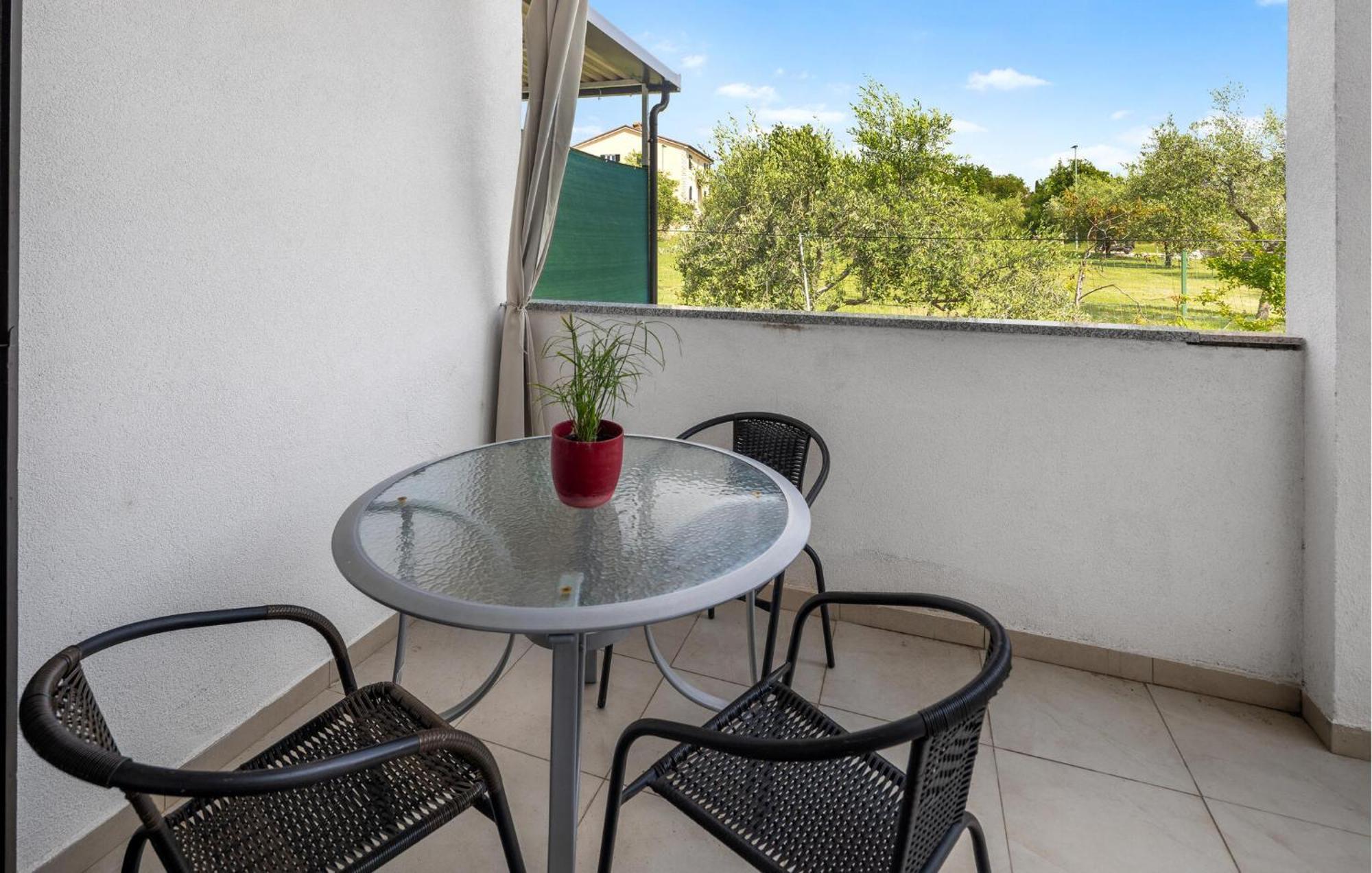 2 Bedroom Pet Friendly Apartment In Lovrecica Ngoại thất bức ảnh